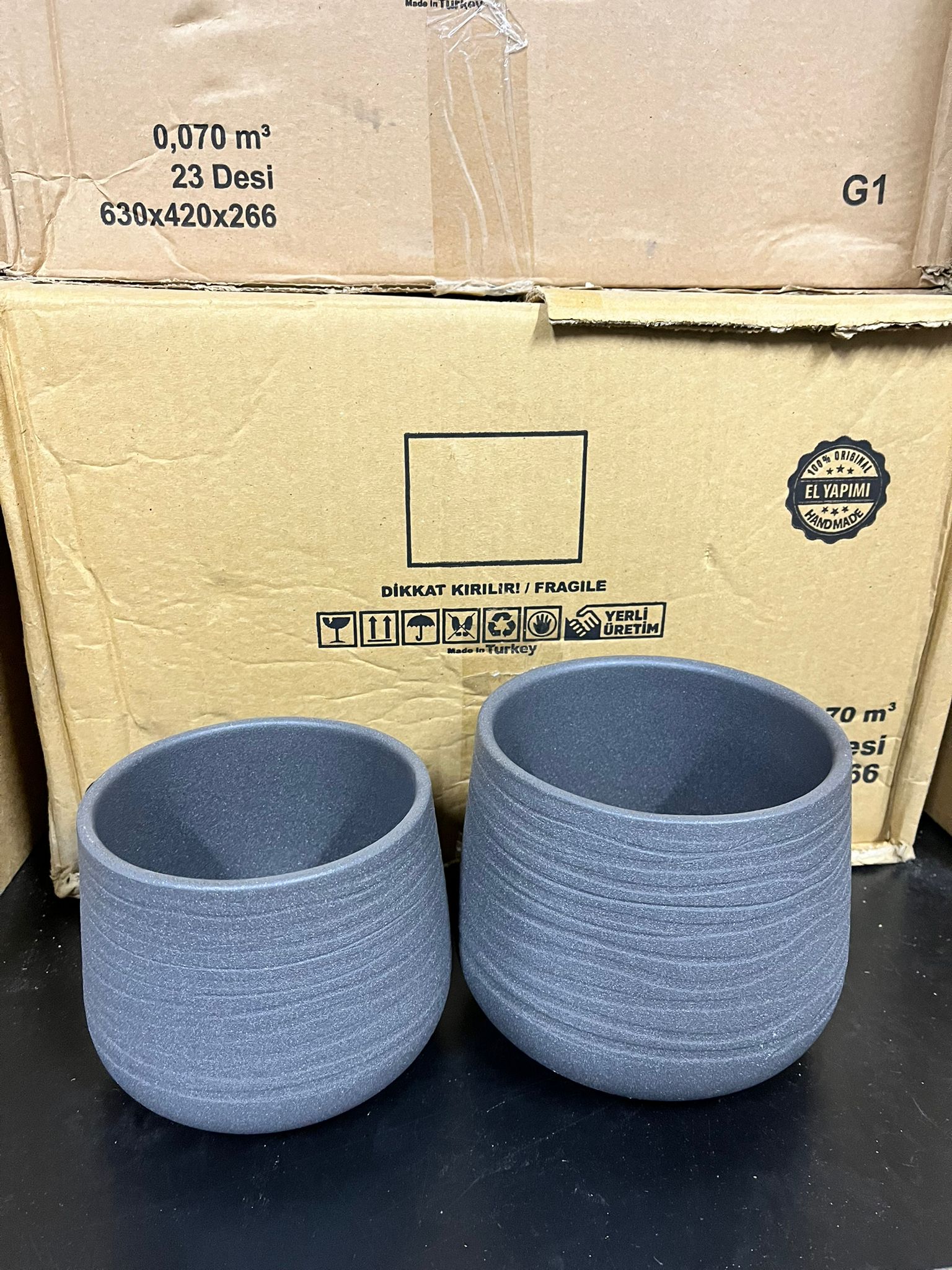 Seramik koyu gri vazo küçük