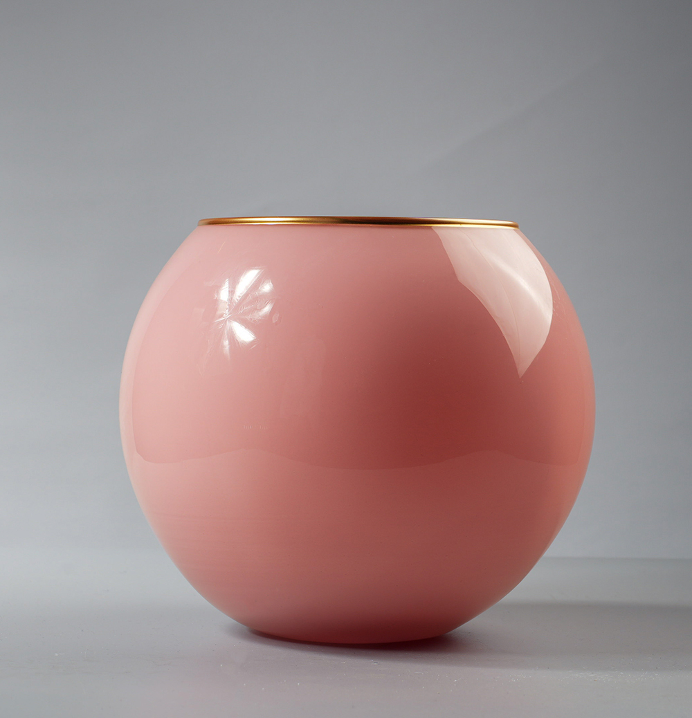 Pembe altın çizgili akvaryum